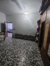 بيت مساحة ٢٠٠ متر مسلح طابوك كاشي يحتوي عل ٢ غرف نوم و مطبخ جبير و است...