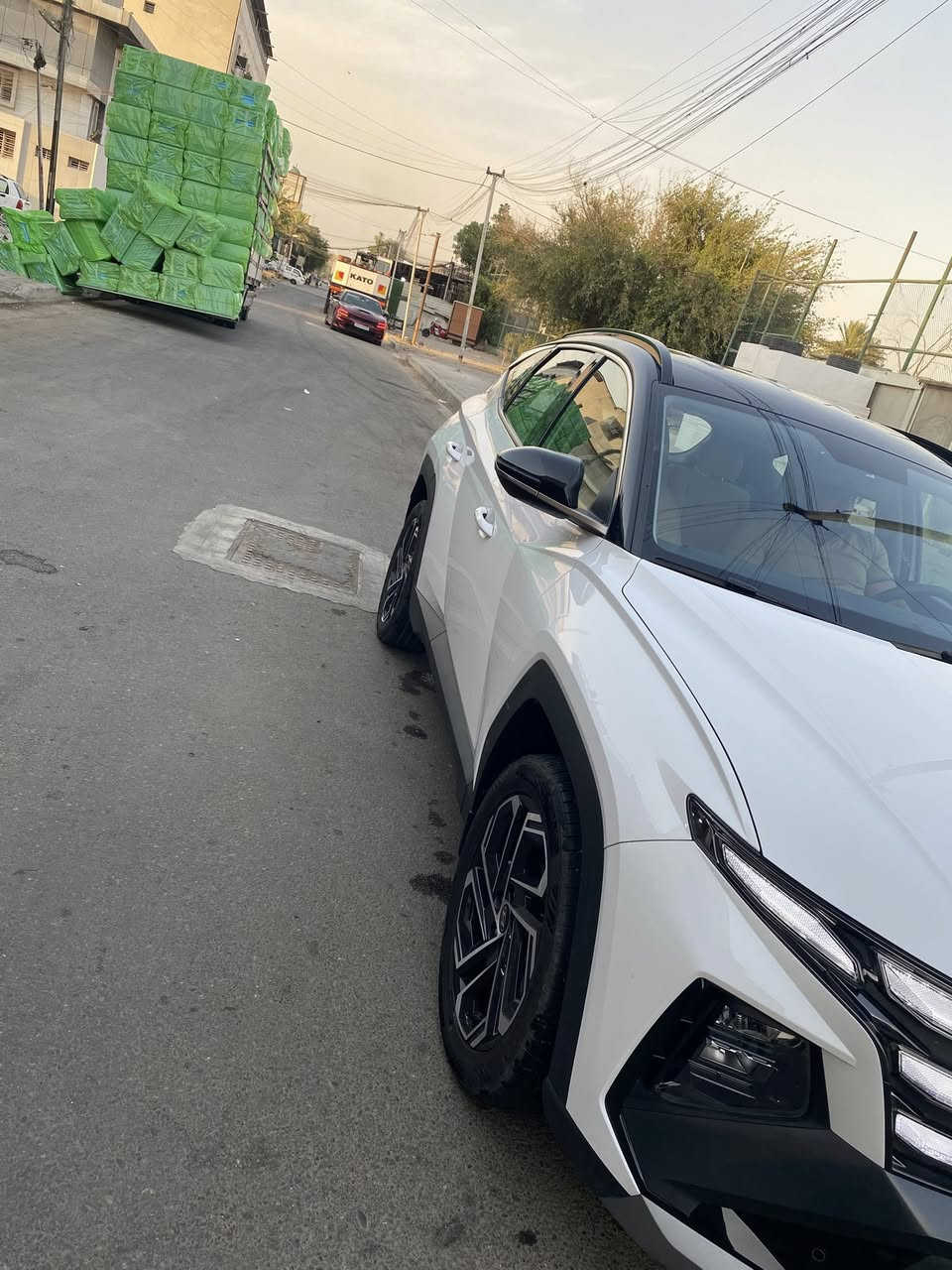 سلام عليكم توسان موديل 2025 ماشيه 4000 السياره مقفوله كفاله عامه تحويل ثاني يوم السياره بسمي السعر 240 ورقه وبيها مجال للشراي رقم التليفون ***********

