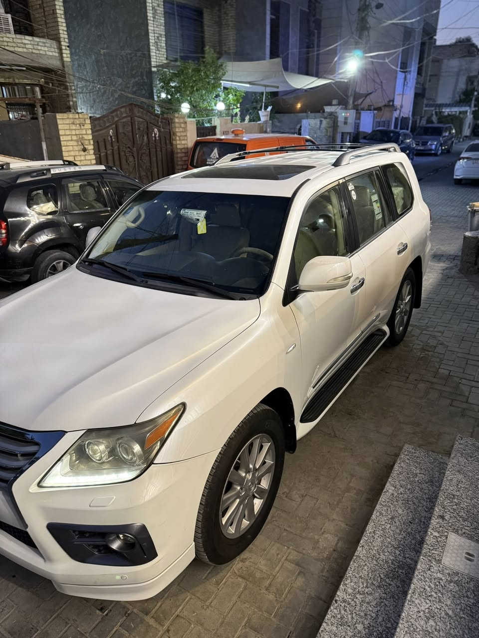 لكزس 2010 بلاديه السياره ومكفوله من الحادث والصبغ والتبديل
سياره فول مواصفات  short بريمه 
فتحه 
5 كامرات دواره كلهن شغالات رادارات كلهن شغالات 
حاكيه ناطقه 
بصمه 
بصمه ابواب تشغيل عن بعد 
٣ قطع تبريد 
تحكمات ستيرن .كشنات السياره كلها كهرباء،صندوق ذكي فتحه وغلق،مانع انزلاق مثبت سرعه،مري شفط ،تخم تايرات جديد،كشنات تدفئه خزن ميموري شاشه لمس ،قماره بيها DVD
رقمها بغداد شبه مميز رقم لسياره وكلش حلو سياره ممتعوبه ابد 
انضف من الصور السياره فقط بارد بل صندوق كلشقليل
مكاني بغداد السيديه بيع او مراوس بسياره اصغر سعر خاص 

***********
