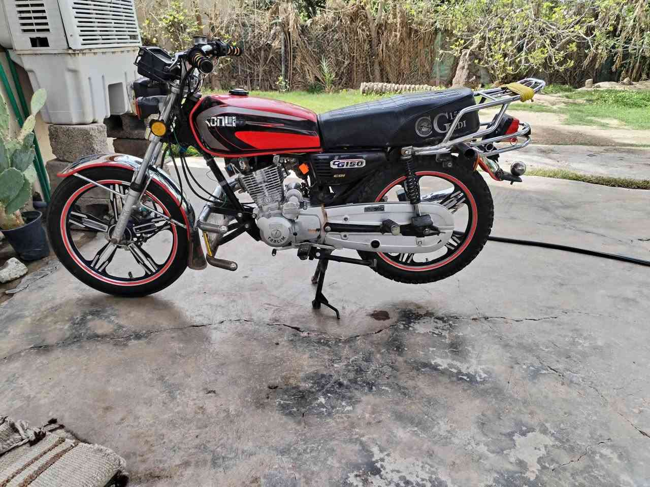 سلام عليكم دراجه سيفان موديل 22 أوراق كامله مكينه بلاد مامفتوحه السعر 550 وبيه مجال مكان ديالئ بعقوبه شراي ***********
