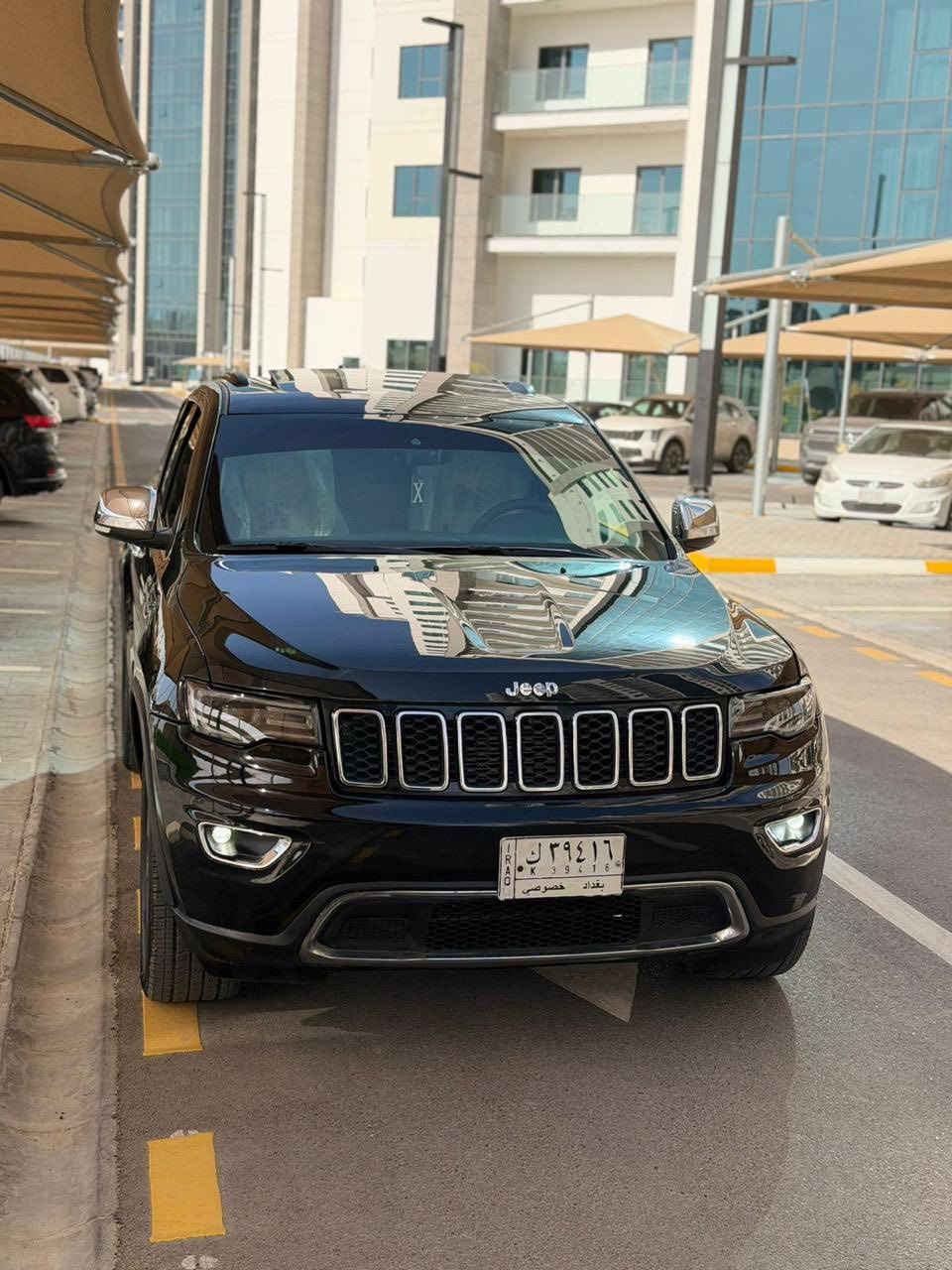 للبيع – جيب شيروكي 2017 Limited فول مواصفات 🚘
🔹 الموديل: Jeep Cherokee 2017
🔹 الفئة: Limited 
🔹 المواصفات: 
🔹 الحالة: ممتازة جداً (Usage خفيف)

🔹 اللون الخارجي: (اسود)
🔹 الداخلية: جلد/فخم بيجي🔥
🔹 التجهيزات والمواصفات الأساسية:
• فتحة سقف بانوراما
• مكيف خلفي
.كشنات كهرباء خزن
• حساسات + كاميرا خلفية
• شاشة لمس متعددة الوظائف
• Apple CarPlay / Android Auto
• مثبت سرعة + تحكم على الدركسيون
• نظام مكابح ABS + ESP
• وسائد هوائية أمامية وجانبية
• عوارض سقف + جنوط ألومنيوم
• نظافة داخلية ممتازة 🚗✨
📍 الموقع: (بغداد العامريه )
💰 السعر المطلوب: (188$)وبيهه مجال 
📞 للتواصل :***********
  

ملاحضات : 3قطع صبغ . . جاملغ امامي ،  بنيد . شبر جاملغ. .  👍
