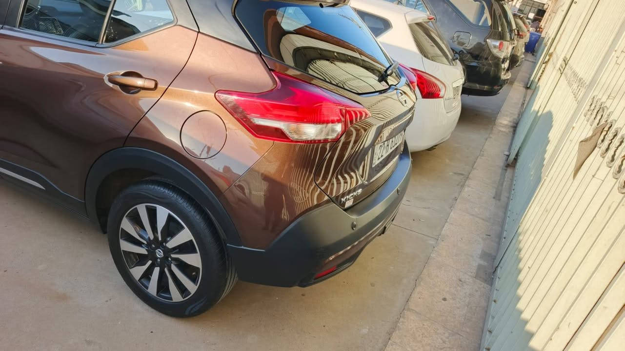 4 كاميرات
خليجي
جلد 
ماشيه 53 الف كيلو
حساسات خلفيه 
قطعه واحده جاملغ امامي
بصمه 
حساس خلفي 
سنويه 
هزه جديد
الموقع اربيل 
***********
