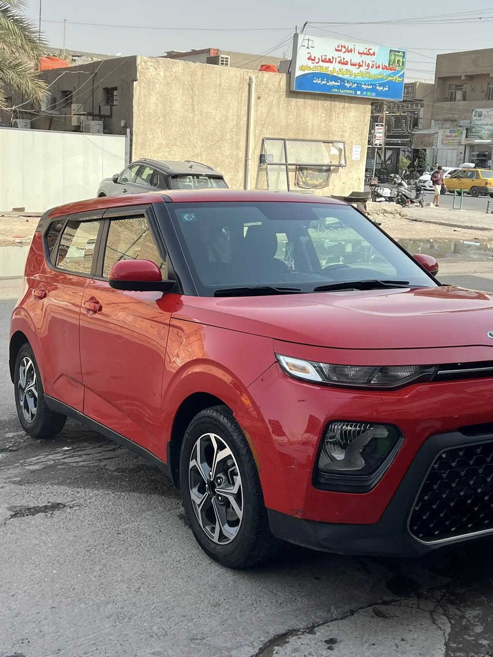 سلام عليكم كيا صول للبيع موديل 2021 لون طماطة مميزة مواصفاتها مواضح بلصوره سياره جديده حادث مواضح بلصورة سعر 158 تلفون ***********
