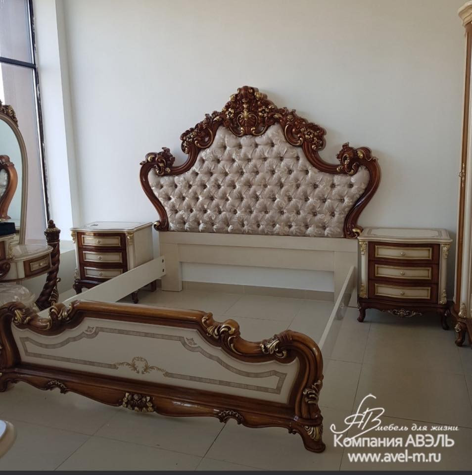 السلام عليكم عندي غرفة نوم للبيع 
تتكون من.كنتور 6 أبواب 
درور 5 جرارات 
2 كوميدي 
سرير نفرين 
ميز مرايا كبير و ميز ثاني إضافي و طابورية

أريدها ب 2 مليون و بيها مجال للشراي
عنواني بغداد و هذا رقمي ***********
