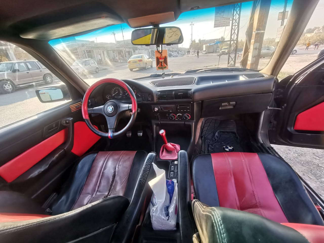 سلام عليكم
عراض bmw 500 للبيع عراقي
غرفه جلد لونين مثل ما موضح بالصور نظيفه تكوات شاشه شغاله  بس مقعد السايق تعبان شويه سعرها
550الف وبيها مجال
4 بيبان عراقي غراضهم كامله وكلها شغاله مع اليدات
سعر الباب 35 الف وبي مجال للياخذهم كلهم
دعاميه تايون امامي مع البراكيت جديده سعر 220 الف
بك لايت كامل سعر 40 الف 
قبغ صندوق سعر 20 الف
بوكس تدفئه كامل فان شغال سعرو 40 الف وبي مجال
مكاني موصل
***********
