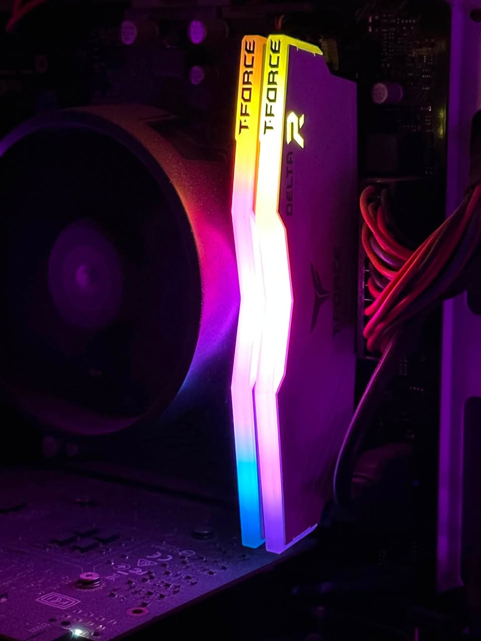 السلام عليكم تجمعية مرتبه بسعر جداً مناسب قيمه مقابل اداء
GPU ASUS 1660 Ti 6GB 2FAN 
يجي اقوى من SUPER وقريب ع 3050 
CPU RUZRN 5 3600 6 CORES 12 THEARDS 
RAM T.FORCE 8X2 16GB 3600HZ RGB WHITE COLOR 
MOTHERBOARD ASROCK B550M II 
مو 450 جيل الاحدث 
STORAGE SSD 256 Gb 
HHD 1000GB 
CAES GAMDIAS 3 FAN ARGB WHITE 
متغير لاكثر من عشر انماط 

شباب التجمعية حلوه وبرانداته وموصفاته كلش مرتبه وقابله للتطوير 
جامه الكيس موجوده ✅

سعره 525 الف فقط ✅ 
مكاني بغداد الدوره ✅
يوجد توصيل لكافة الموصفات ✅


**إذا كنت صاحب هذا الإعلان وتريد حذفه لأي سبب، رجاءا أرسل رسالة إلى الدعم الفني**