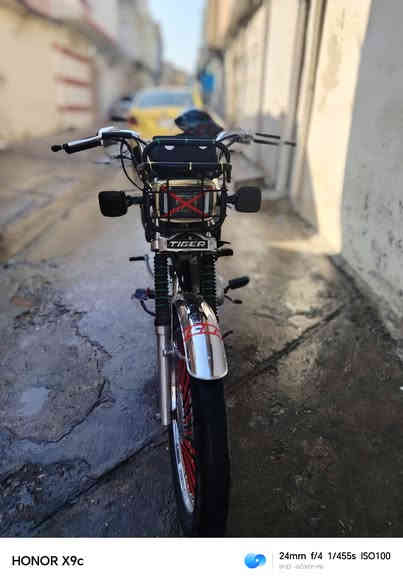 سلام عليكم شباب ماطور إيراني للبيع الماطور كلشي مابي شرط مكين الماطور ماناقصو اي شي فول نضافه كدام العين 2020السعر 500و بي مجال ***********
