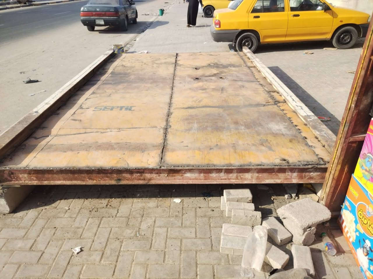 سلام عليكم كبان للبيع اربعه متر كامل وياه حساسات لحساس ٣٠ طن  وكرفان 2في 2 العنوان البصره هاذه رقم صاحب الكبان ***********
