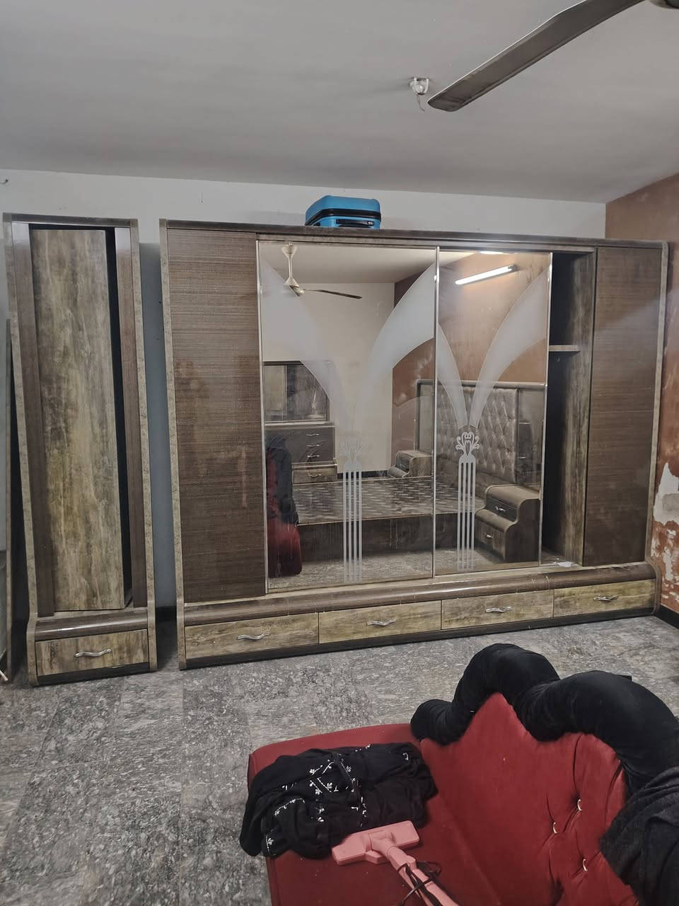 السلام عليكم غرفه نوم للبيع ماخذيها ٢٤ ورقه السعر مليون
***********
