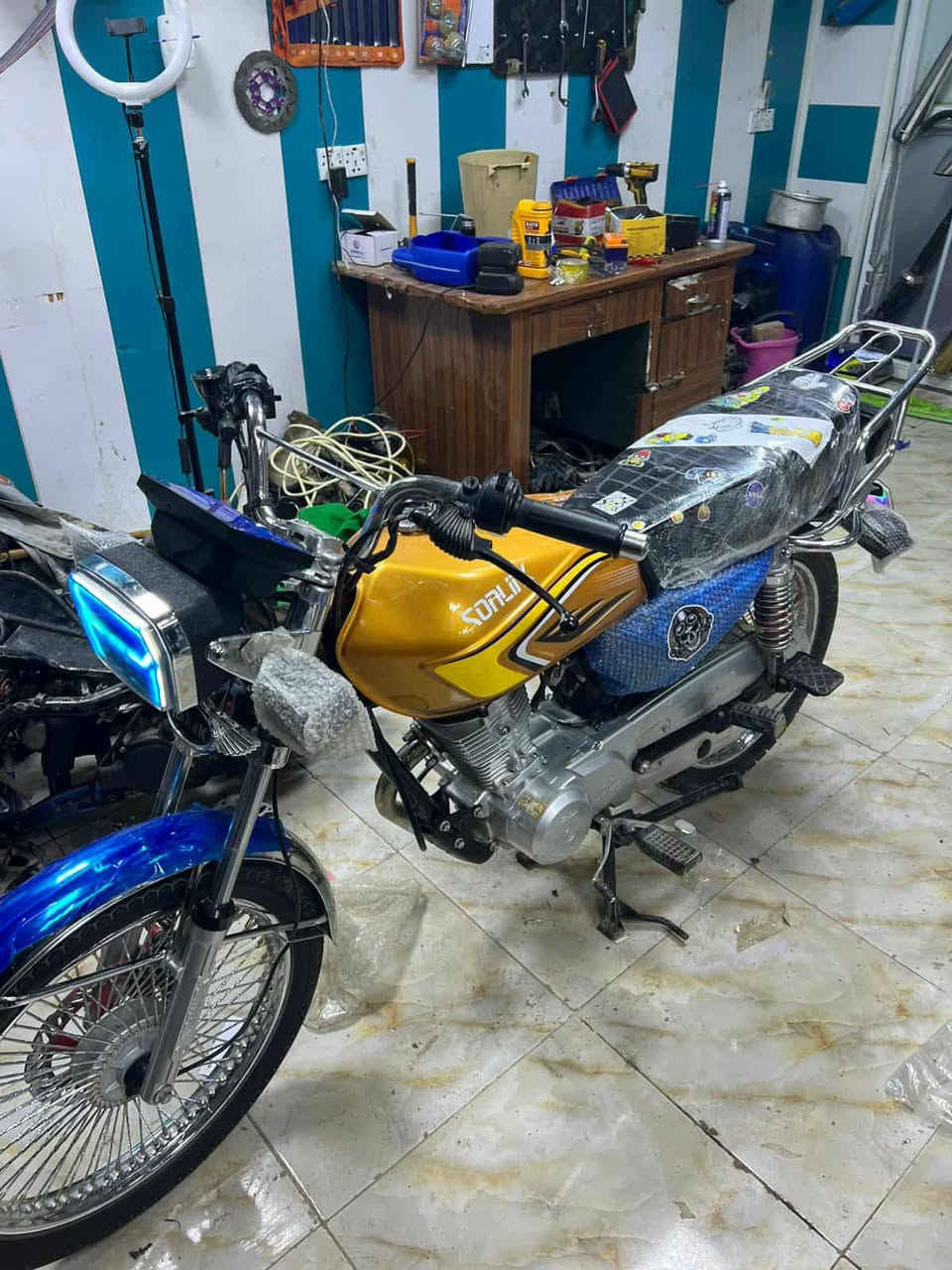 يا الله تايكر ٢٥ نضيفه نقصه اشاير ثنين وشاشه مكسوره مروس سيفان او بيع ***********
