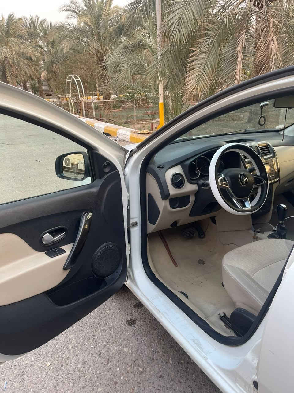 السلام عليكم 
للبيع رينو 2020 السياره بحاله وكاله 
كير مكينه كفاله 
ماشيه 100
عيبه الوحيد رقم اربيل منتهيه السنويه 
السعر 75 بيها مجال الشراي يتصل ويدلل
***********
