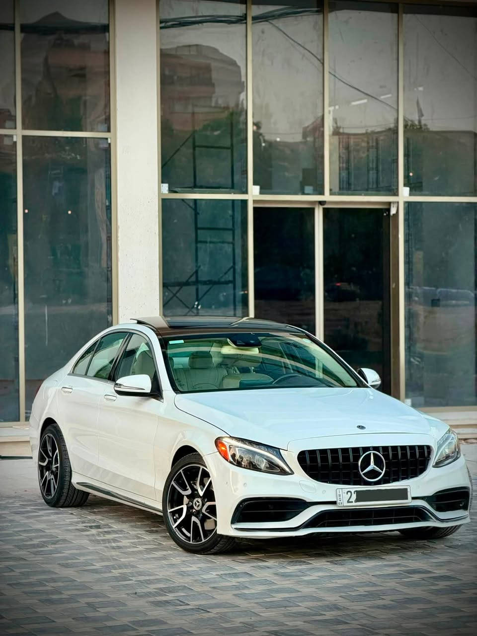 Mercedes c300 مارسيدس 
فول مواصفات دبل ماوس بانوراما 
جديدة جداً 
صفر مسج 
موديل 2016 
حادث جاملغ بنيد
السعر 198 
مكاني بغداد منصور
***********
