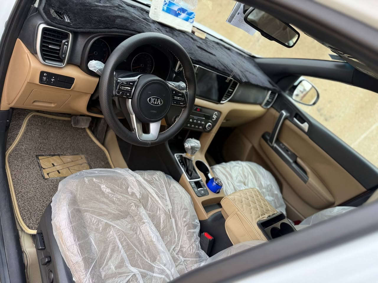 السلام عليكم
سبورتج 19 
مواصفات
حساسات/ اشاير ترحيب / مري شفط/ بونراما /
سائد بريك دكمه / اوتو هولد / بصمه / كراسي كهرباء /
سياره ماشيه 54 شرط دكت جرس على 120 
سياره مكفوله من كلشي كفاله 
سعر 210 رقم وهزه جديد تحويل ثاني يوم 
بغداد رقم الهاتف ***********
