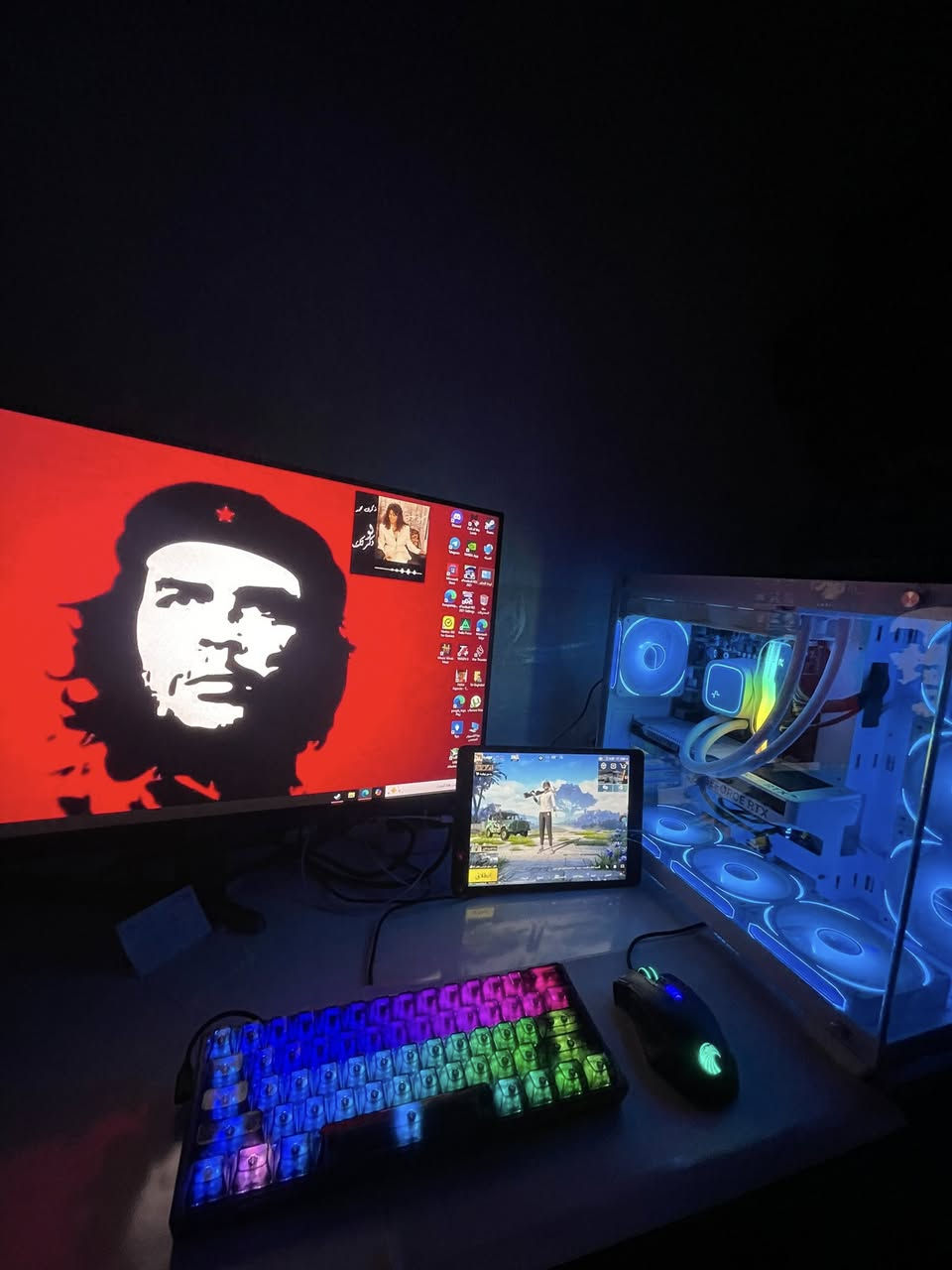 بيسي كامله مكمله للبيع استخدام 15 يوم وريد ابيعه بسبب الدراسه ولشغل مالحك افتحه 
كارت شاشه 4060
الهارد 1 تيره 
الرامات 16 كيكه ارجيبي 
المراوح  عدد 9 ارجيبي
التبريد مائي ارجيبي
الشاشه 188 هيرتز 
ماوس نوعيه كلش زينه ارجيبي 
الكيبورد اعربي انكليزي ارجيبي

بس المعالج ماعرف شكد لن اني جديد ماخذه تاخذه تربط نت وكبل تلعب وياهه واير مال انترنيت طول 35 متر 
التواصل  واتساب او خطهم مفتوح 
***********
