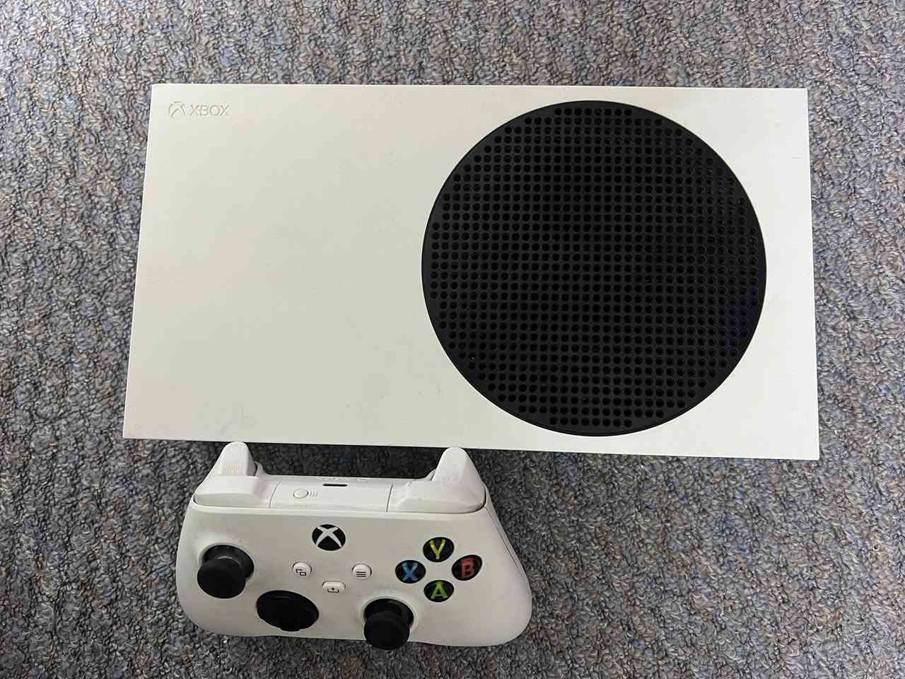 للبيع شاشه كيمنك سامسونج اوديسي G5
مواصفات فول 🔥

165HZ

دقه : 2K

مقاس : 32

سرعه الأستجابه : 1 مللي بثانيه

تدعم HDR10

بيه ضمان 3 سنوات من شركه سامسونج + كارتونه وملحقاته 

اكس بوكس سيريس إس نظيف كلش + كارتونه وملحقاته 

سماعه هايبر اكس كلاود 2  + كارتون وملحقاته 

بلي  4  فات. اون لاين + جوستك 

الي ياخذهم كلهم أساعده بالسعر 

عندي توصيل . مكاني أربيل


**إذا كنت صاحب هذا الإعلان وتريد حذفه لأي سبب، رجاءا أرسل رسالة إلى الدعم الفني**