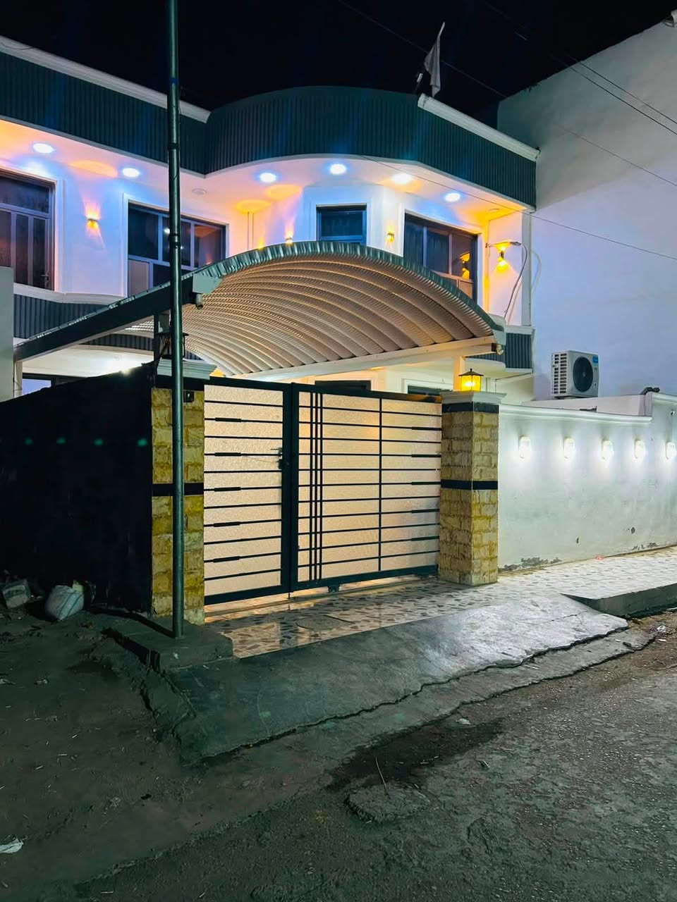 السلام عليكم
دار طابو ملك صرف بتصنيع مساحه ٢٠٠م بناء حديث رفت بناء طابوك اربع غرف نوم صاله ستقبال مطبخ ترك طرمه حديقه قريب ع ليث ابو السيراميك قريب ع الشارع العام السعر ٢٦٥وبي مجال بسيط للاستفسار ***********
الموقع المدائن سلمان باك منطقة التصنيع
