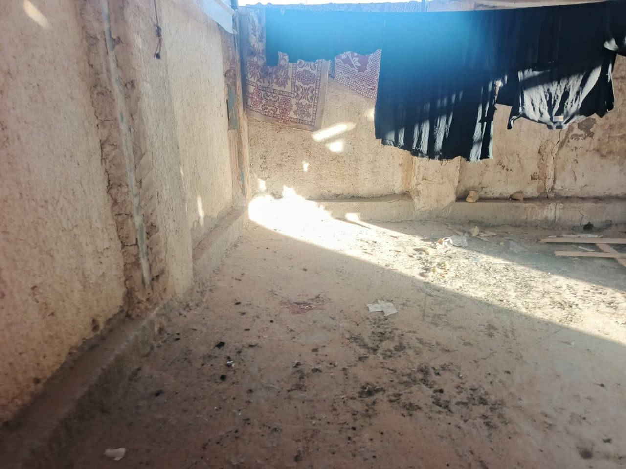 سلام عليكم بيت البيع بحي الوفاء مساحه 100 مربع ركن شارع 10 مفتوح عل شارع 20 قريب عليي بيت ينسكن بي سعر 115 بي مجال تصال او وتساب ***********
