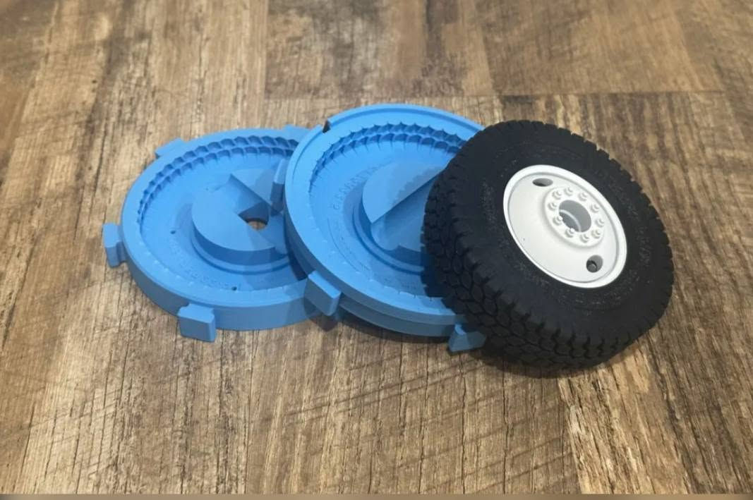 Injection silicone molds trucks tire 1/14 msuermint
سعر 25 الف مع توصيل 
يوجد كميات محدوده 
قالب يصنع ايطارات الشاحنات لاسلكية 
قطر القالب 10 cm  ارتفاعة 2 cm 
يغلق باحكام بواسطة لاستيكات الفلوس ويتم حقن السليكون مع لون اكرليك اسود 
داخل القالب قالب يتحمل انتاج 10.000 ايطار
للحجز *********** واتساب
