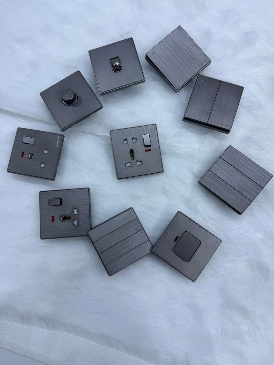 السلام عليكم 
وصلنا حديثا 
وعلى الاسعار القديمة اسعار تنافسية 
سويجات ٨ الوان ضمان مفتوح 
نحاس ١٠٠٪؜ ارقى انواع السويجات
موديلات راقيه وأنيقه جدا 
الشورجة عكد النصارى خلف دائرة الكهرباء 
معرض فؤاد زنگنة للاستتفسار ***********
