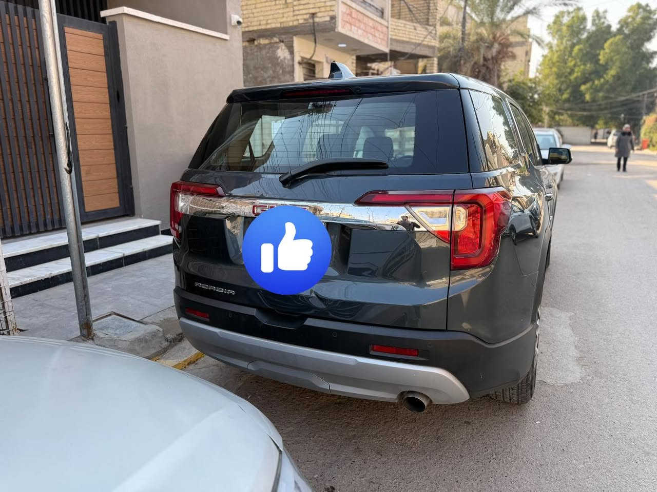 ⸻

🚗 للبيع GMC Acadia 2020 – فئة SL
بيع او مراوس رقم بغداد باسمي

سيارة عائلية نظيفة جداً واستعمال شخصي، جاهزة للاستخدام بدون أي مصاريف.

🔹 الموديل: 2020
🔹 الفئة: SL
🔹 الممشى: 80 ألف كم
🔹 الوارد: أمريكي
🔹 حادث: خفيف جداً
🔹 الصبغ: بدون صبغ ( بارد فقط)
🔹 المحرك: 2.5 لتر – 4 سلندر
🔹 الكير: أوتوماتيك 9 سرعات
🔹 الدفع: أمامي
🔹 عدد الركاب: 7

✨ المواصفات:
 • شاشة معلومات + Apple CarPlay & Android Auto
 • بلوتوث وتحكم من المقود
 • مكيف أمامي وخلفي (٣ قطع تبريد)
 • أنظمة أمان متعددة (ABS + وسائد هوائية)
 • سيارة اقتصادية بالبنزين ومريحة للعائلة

📍 الموقع: بغداد – الغزالية
💰 السعر: 20,000 دولار قابل للتفاوض بالمعقول

📞 للاستفسار الاتصال على: ( ***********)
