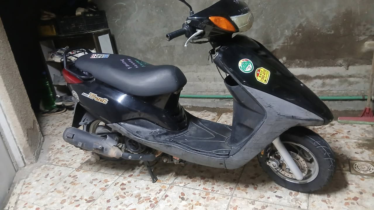 بريز حديث نوزل للبيع دراجه حلوه مكفوله بس بيها نواقص بسيطه كلشي جديد بيها وشغال كهربايئات تخم تايرات جديد السعر ٥٥٠ وبيها مجال بسيط حك الجيه *********** بغداد الشعب فلكه صباح الخياط
