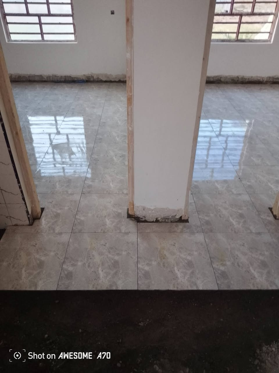 سلام عليكم خوان جاهزين الي عمل سيراميك ومرمر بل ماده والخبط ولي عمل سكريت وتصفير جدران بل سمنت شغل ليزر درجه فول *********** ***********
