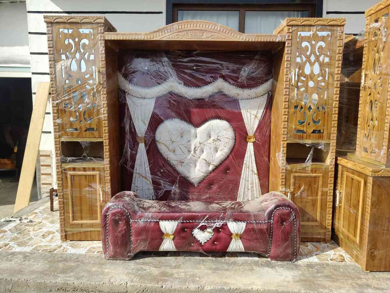 السلام عليكم ورحمة الله وبركاته غرفة اخشاب للبيع السعر1500000 الشراي يتصل***********جديده وين البريد ايعرس
