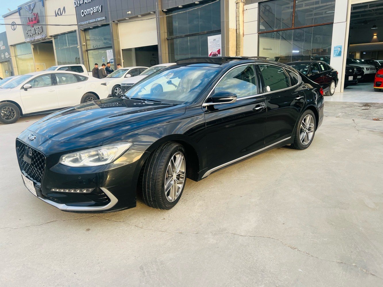 سلام عليكم . للبيع سياره ازيره مِـטּ نوع گرانجر فول مواصفات موديل 2017، شرط التحويل والغرامات … مواصفات السياره . 1- حساسات خلفي ، أمامي 2- كامرات عدد 6 3- تدفئات بل كشانه الاماميه والخلفيه 4- كشنات كهرباء 3 وضعيات 5- تخم تايرات جدد 6- المراه الجانبيه تنفتح وتنسد عند تفتيح السياره 7- سقف بونراما للأخير 8- دبل اشاره 6 9- ويل بلادي 10- تبريد وتدفئه 6 منافذ . . ملاحظه : السياره مكفوله مِـטּ الدعاميه للدعاميه وترهم مراوس حسب القناعه. ماشيه 20km