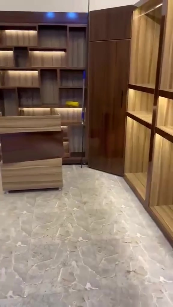 ديكور للبيع مستعمل قليل
الطول الديكور 6 متر وارتفاع 2 

للاستفسار الاتصال على الرقم ***********
