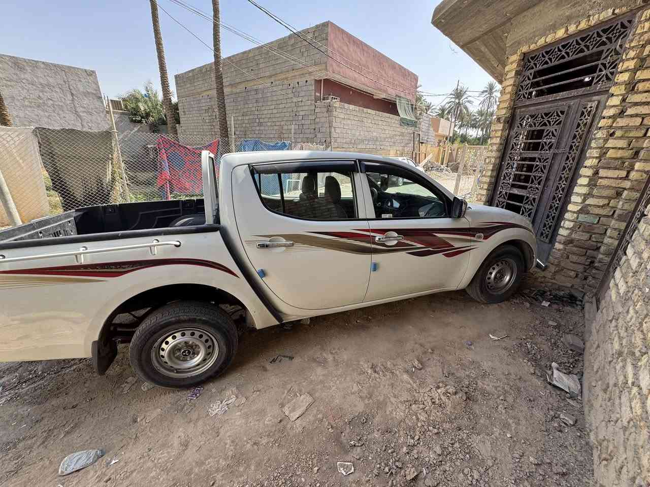 السلام عليكم بيكم مسيبوشي 2015. L200  بيها ثلاث قطع صبغ اثر شخوط سياره نضيفه وخير من الله ماشيه 170الف  رقم ديالى موقع ديالى بعقوبه خرنابات السعر 155 ورقه وبيها مجال للشراي ***********
