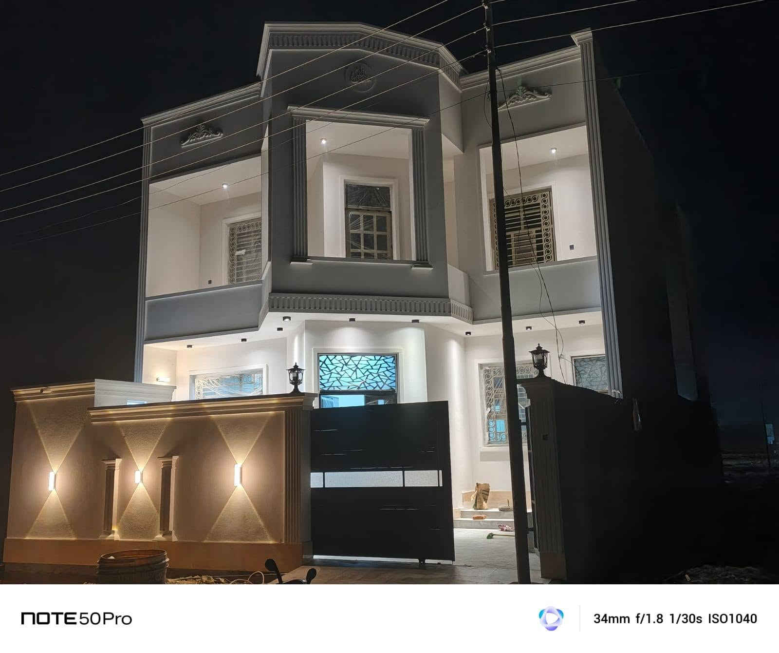 📍بيت طابقين 🏠للبيع الرمادي 6كيلو قرب على مجمع الهندسي 
نوع العقار :طابو صرف تحويل مباشر 
 الشارع  10متر 
المساحة : 200 متر
بناء حجر سنه 2026
{ طابقين } 
الطـابق الأول يتكون من 
.غرفة 1
.صالة 
.مطبخ 
.ديوانيه 
.صحيات داخل وخارج 
الطـابق الثاني بناء بلوك مضقوط 2026
.غرفة 2
.صالة 
  متوفرة جميع الخدمات في المنطقة _ مدارس 🏫 _ اسواق 
 
للأستفسار 📞.        ***********
