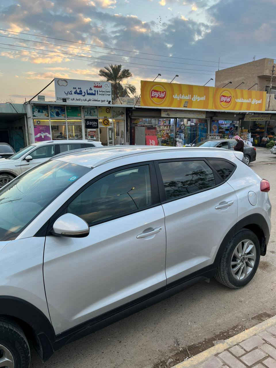 السلام عليكم توكسان 2016 امريكي محرك 1600 تيربو✈️✈️ حادث جدا بسيط وسونار موجود داخل المنشور ماشيه 79 ميل فقط جديده مال بيت باسمي رقم بغداد (مميز) 
مكفوله من الكص والعيب الشرعي تحويل ثاني يوم سعرها بلاش 137 وبي مجال بسيط أو مراوس
مكانها بغداد 
***********
