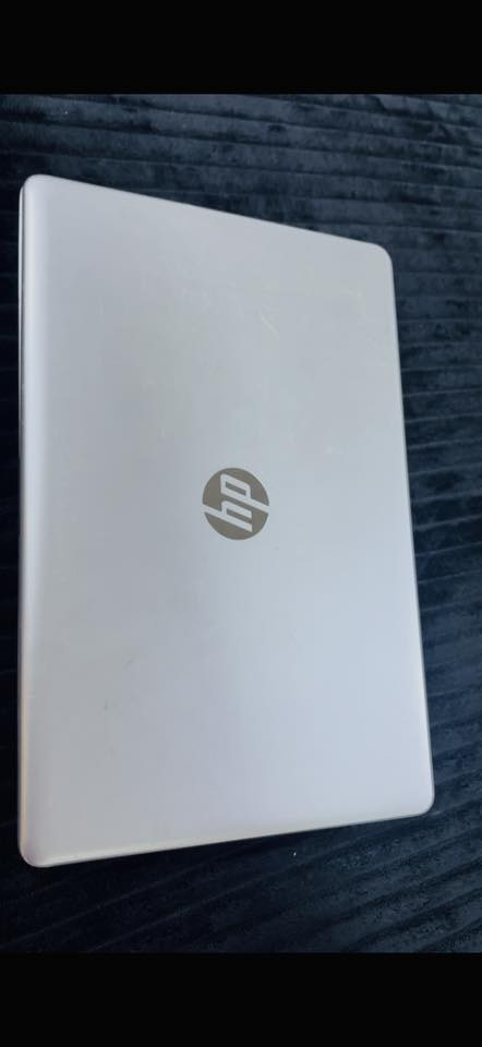 السلام عليكم عندي 
لابتوب نظيف  hp

 • المعالج: i5-7200U جيل سابع
 • الرام: 8GB
 • كرت الشاشة: AMD R5 M330 2GB
 • التخزين: SSD 256GB
السعر ٢٦٠ وبينو مجال بسيط راسلني على هذا الرقم واتساب 

***********
