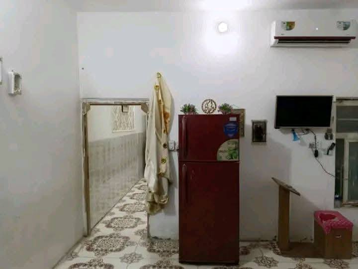 مشتمل مساحه 100 متر بحي الحكيم  علا شارعين شارع زرزور وشارع عطوف غرفه وهول ومطبخ وستقبال 
وصحيات داخليه وخارجيه سند 25 مسجل بلديه 
شارع 10  لارضيه سيراميك السقف صب مسلح 

السعر 19 بيه مجال الشراي  
الستفسار ***********
