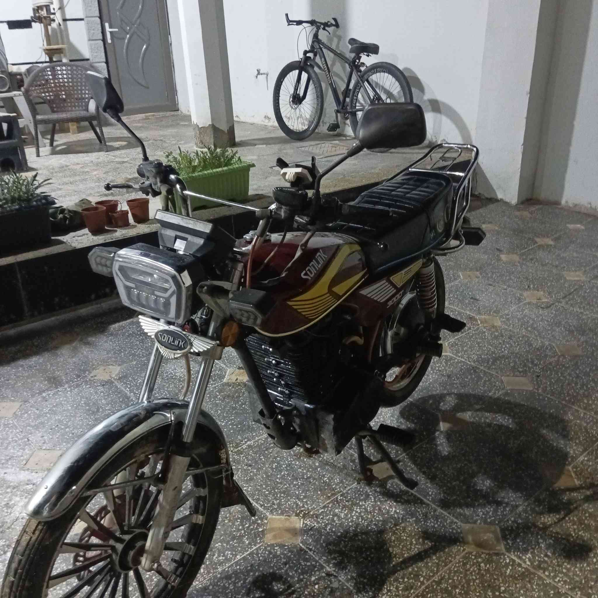 دراجة سيفان 25 شحن للبيع فقط
بطارية ليثيوم 52A ملف 3000 الشحنة الوحدة اتمشيك 140 كيلو على السرعة الاولة السرعة الحقيقية 100 
متواج واتساب فقط *********** السعر 
1.700.000 قفل من الاخير.
