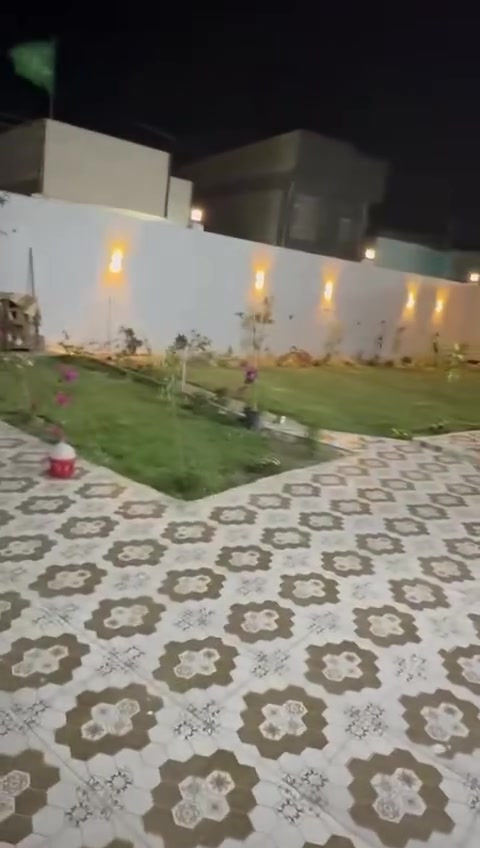 سلام عليكم بيت ٦٠٠ م مكانه كوفه شارع عبد عال طابقين هستوه طالع منه بنه للتفاصيل اكثر خاص والي ميشتري رجاءا ليتصل ***********
