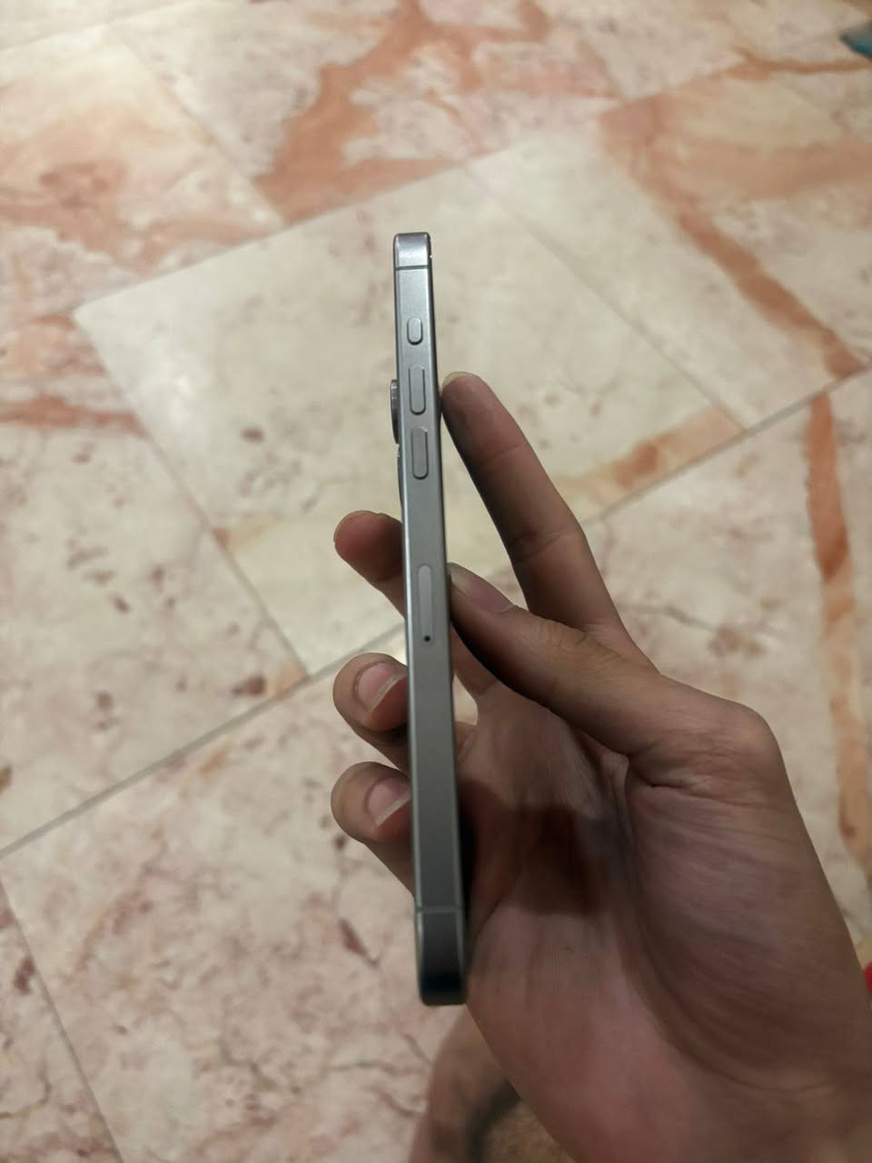 السلام عليكم 15 برو ماكس شرق اوسط (دبل) بطاريه 89 نضيف الجهاز غراضه كامله سعره 1100 وبي مجال بسيط مكاني حله ***********
