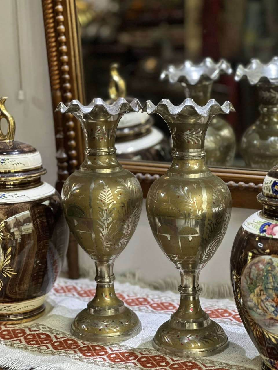 زوج مزهريات بحاله جيدة الارتفاع 37cm
#الباشا_للسجاد_والانتيك
 #سوق_الاربعاء
 #انتيكات #تحف


**إذا كنت صاحب هذا الإعلان وتريد حذفه لأي سبب، رجاءا أرسل رسالة إلى الدعم الفني**