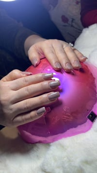 بنات استغل اكريليك فول دزاين ٢٥الف ساده بـ٢٠الف للحجز 07757102041