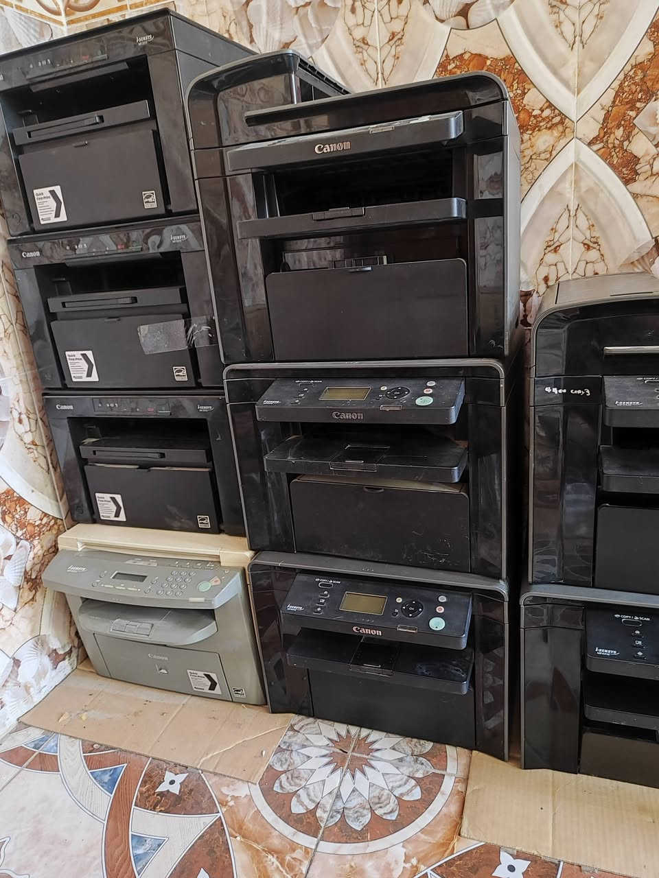 كانون 3010  عدد ٣
4010 عدد ١ 
4410 عدد ٣ وحده بيها مشكلة 
4430 عدد ٢ 
2900 عدد ١ 
للبيع السعر ع الخاص  عنواني البصرة السعر ع الخاص لا مخدرات ولامتفجرات اكو ناس ع باب الله لذلك السعر خاص


**إذا كنت صاحب هذا الإعلان وتريد حذفه لأي سبب، رجاءا أرسل رسالة إلى الدعم الفني**