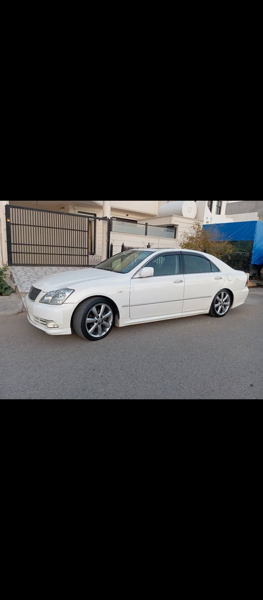 شاهینه بڕاوە2005 3دوگمە بێ بۆیاخی ئێراق و ئەوروپا بێ دوکەڵ سڵاید و جلد و هیتەر کامل مەسروف کراوە جامی هەڵگیراوە بەسمەی پێشەوە یش ئەکا ئاوێنەکان لەگەڵ کردنەوەی دەرگا ئەکرێتەوە شانەکانی تازە بۆیاخم کردوە سەیارەکی زۆر جوانە 
*********** شمشمل, السليمانية
