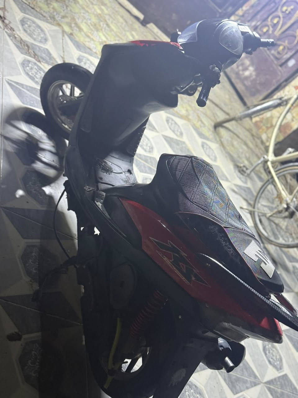 السلام عليكم دراجه ماكس للبيع  بوشه 49 بلادي  دراجه نضيفه ما مفتحه صلنصه رياضيFM مكاني ديالى بعقوبه سعر 550وبيه مجال  الرقم ***********
