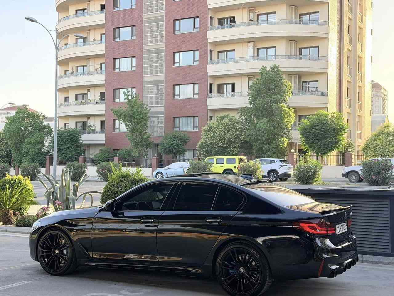 السلام عليكم حبايبي
Bmw 2017  
530i 
بنزين 
محرك  v4  توربوو  
محرك  گير  شرط مامفتوح  

2017 

حجم 530i 

سعر 228$ بيها مجال  انشالله  

٢  قتعه  صبغ  
بدون دواخل  بدون ارباك  شرط 

كفالة لغد شاصي
بدون ارباك 

كفاله كير محرك 

كهربائيات كله شغال
ماشيه  ١٤٥ 
المواصفات
شاشه كبير  
ماوس كبير 
1/1  فوول فوول 
داخل اسود  
بصمه
فتحة
رادار 
ستيرن M
شاشة 
كشنات ٧٠٠ vip 
كاميرا 360

تحكمات ستيرن

كشنات تدفئة

كشنات كهرباء خزن

سايد بريك عصى

مري كهرباء

مري قلاب R

ابواب بصمة

لايت داينمك اوتو

ويل BMW اصلي 

شاشة اعطال

حساسات خلفي امامي

ماسحات اوتو

تركشن تزحلق

انظمة قيادة 

شفتات ستيرن

مكان جمجمال  سليمانيه ***********
