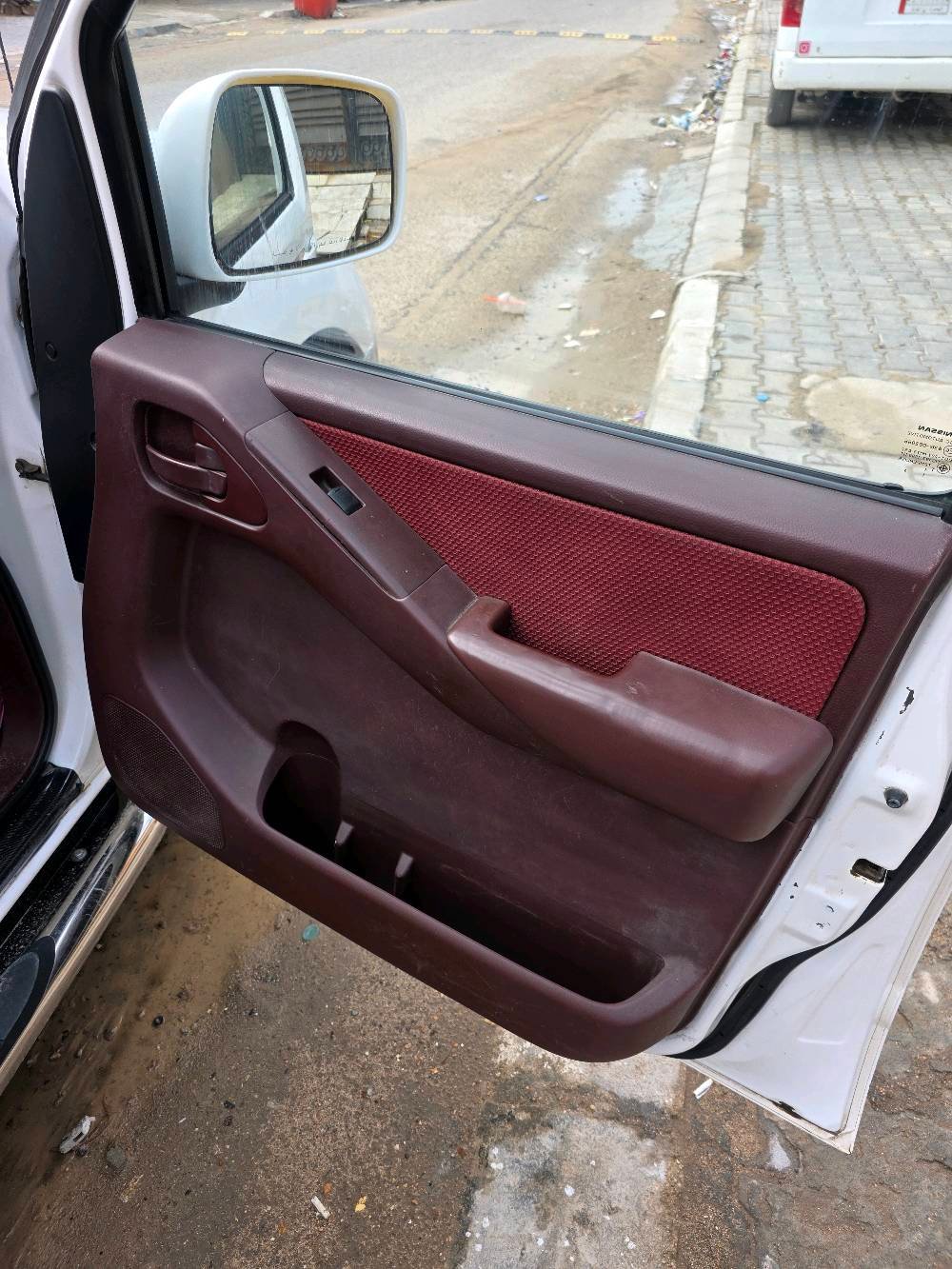 السلام عليكم نيسان نافارا للبيع مديل 2012 كير اوتـوماتيـك ، مكينة نظيفة  رقم السيارة بصرة شرط التحـويل سـنوية لحد 2029 ،هزه سنه 2026 تبريد شغال ،  فقط بيع ، سعر 100 وبيها مجال قليل حــگ الجــيـة ، للاستفسار اكثر عن التفاصيل والشراي يتصل علة هذة الرقم *********** ، السيارة بدي نظيف فقط ملاحظات قليلة ، مكاني البصرة تنومه شط العرب