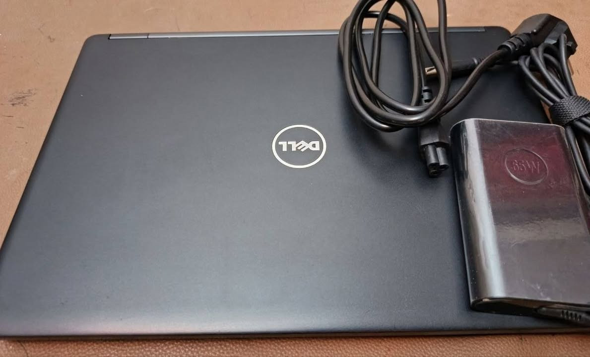لابتوب dell (جيل السابع) للبيع
المعالج core i5 (الجيل السابع)
الرام  حجم 8  كيكا
الهارد (Ssd)   حجم 256 كيكا
كرت الشاشه  (Intel uhd 520)  حجم 128mb
الشاشه حجم 15.6 انج ضد التوهج والانعكاس حواف نحيفه 
باتري ليثيوم ٦ خلايا شحن سريع 65 واط وشاحنته  
  بيهه منفذ تايب سي  ورام وسيم كرت 
السعر ٢٠٠ الف أو مراوس بأيباد


**إذا كنت صاحب هذا الإعلان وتريد حذفه لأي سبب، رجاءا أرسل رسالة إلى الدعم الفني**