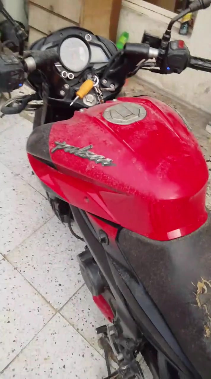 دراجه بولسر. Ns200 مرقمه بغداد.
مديل 21
مثل مموضح بلفيديوهات شارح شنو نقوصاتهه 
رايدهه ب1.800.000
الرقم ***********
***********
