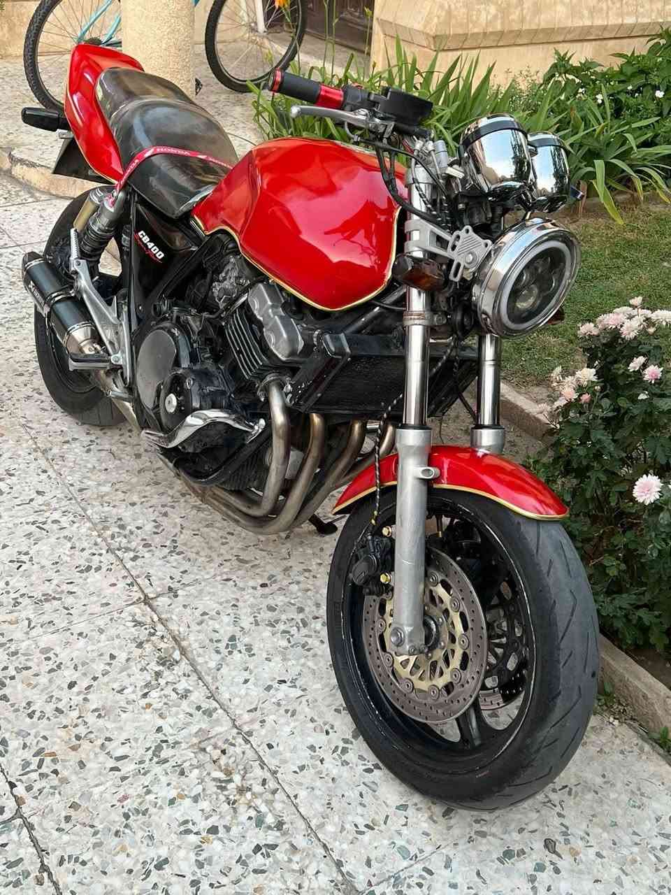 سلام عليكم 
سيبي فور 
400
محرك كبس ما ناقصه شي كلشي كامل تجي تشغل وتروح دهن جديد تايرات جدد سعر 12$وبيه مجال قليل 
عنوان اربيل عينكاوه الي يحب يتواصل وياي 
***********
