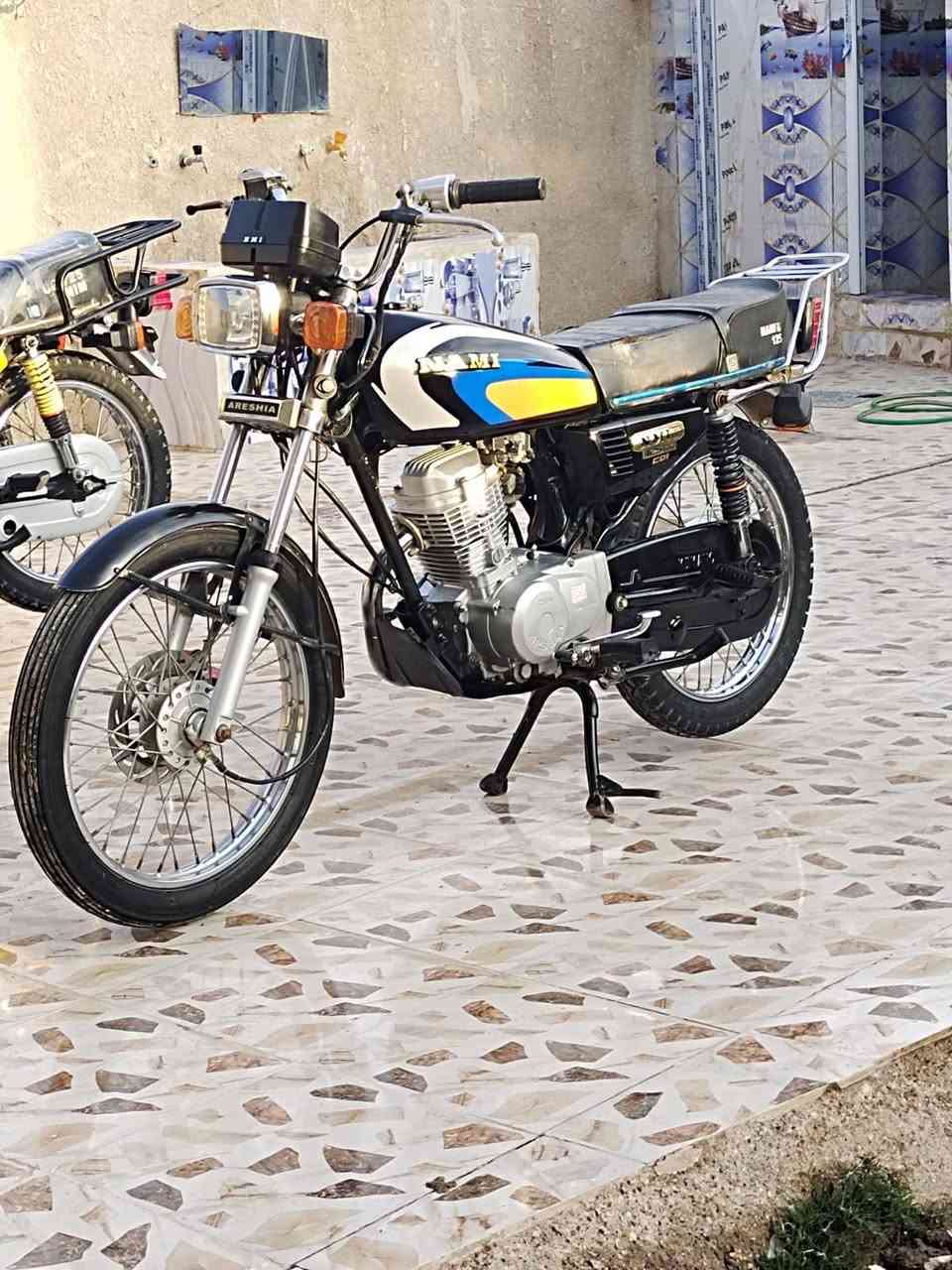 السلام عليكم شباب موديل 17 والتعمير 23 دراجه حلوه خير من الله ما نقصه شيء اوراق اصولين مكاني كوت شارع النفط سعر 600 وبيها مجال***********
