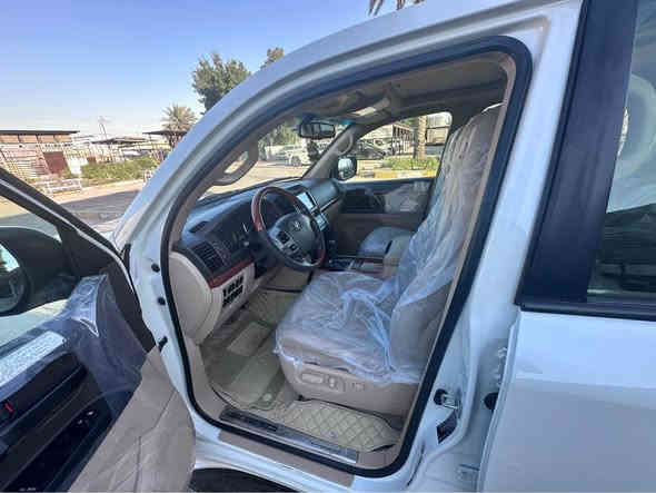 السلام عليكم سياره لاندكروز 2014 سياره نضيفه خير من الله فول مواصفات السياره بريم بدون صبغ بارد بسيط جداً مقدار شبر اًو أقل للأستفسار على الخاص او الرقم التالي *********** بغداد
