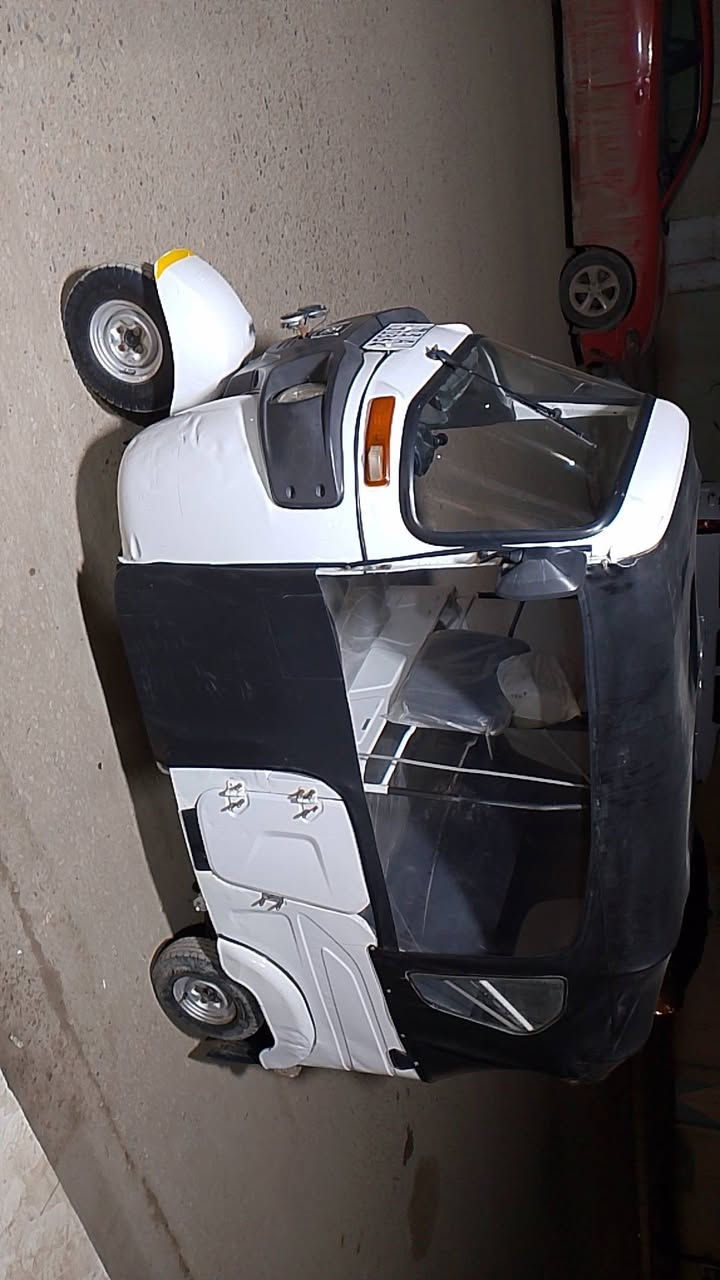 سلام عليكم تكتك موديل 21 مبدل بس بستم كشره شوي نضيفه تكتك خير من لله تاخذهة تعيش بيهة سعر 7وبيهة مجال ***********
